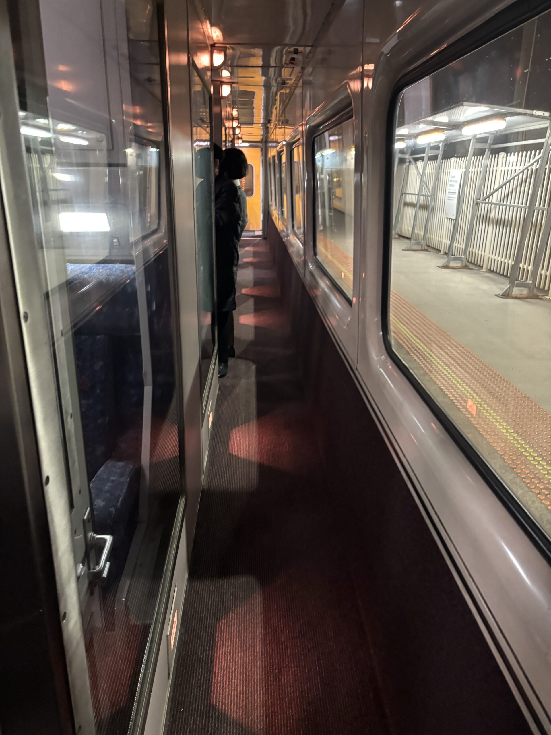 寝台車内