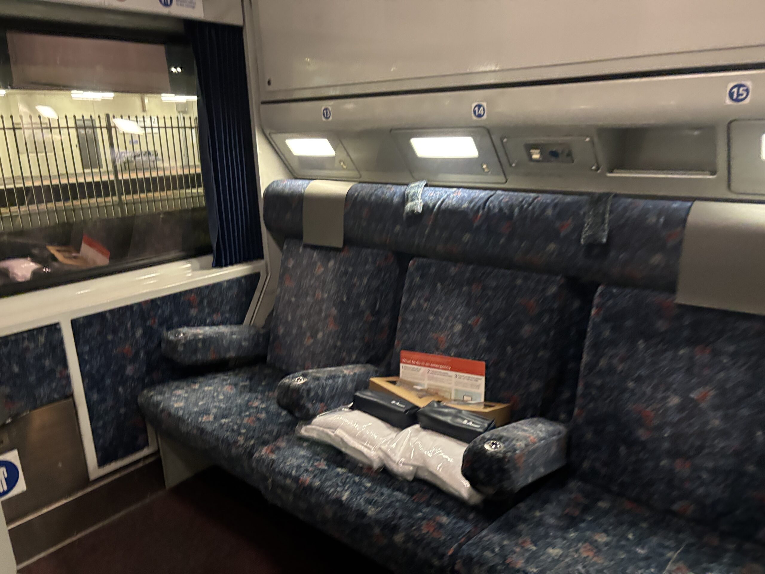 寝台列車の車内