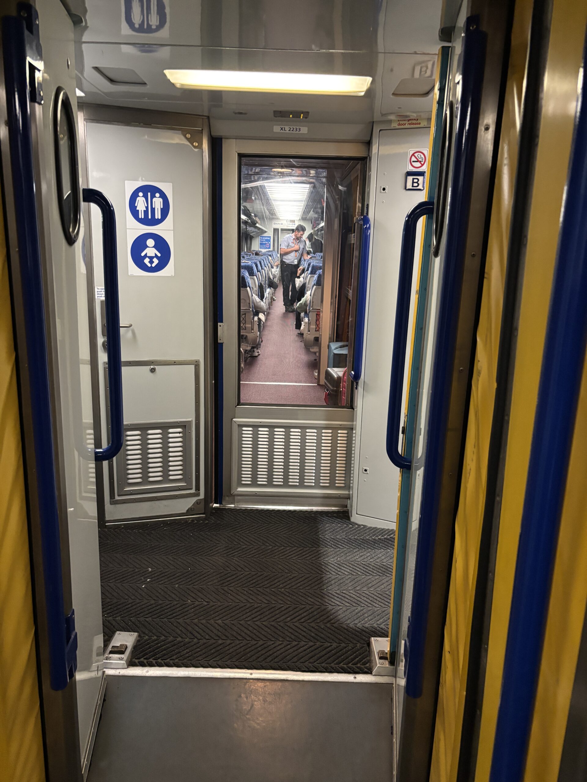 寝台列車の車内